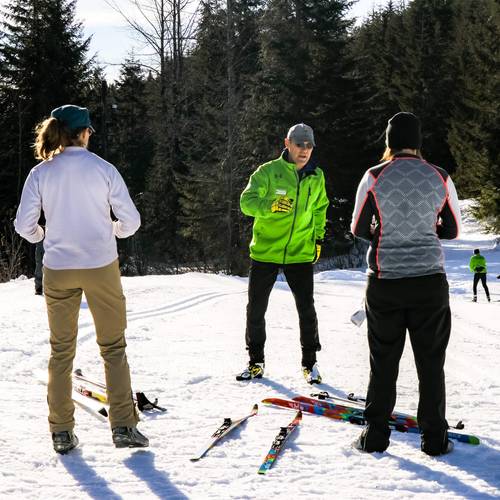 women learning to cross country ski