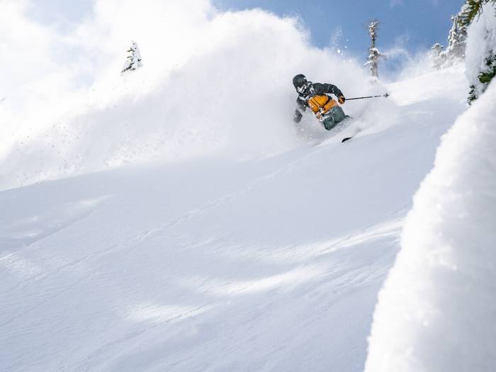 4frnt skis in powder at Alpental