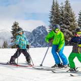 skiers with instructor