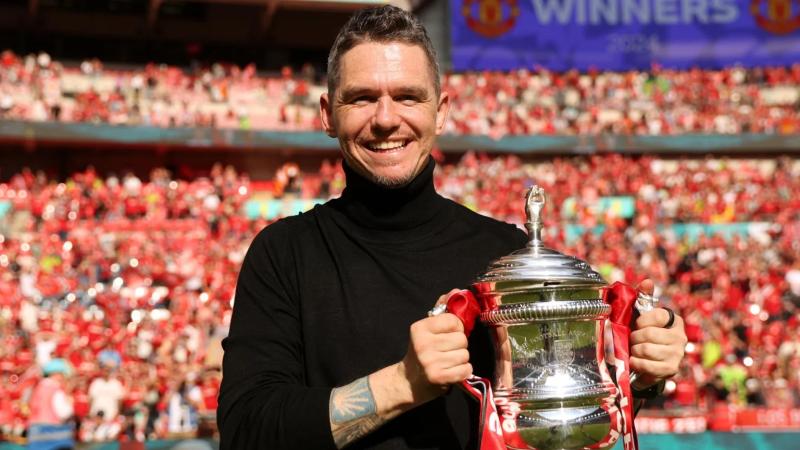 Marc Skinner leaves Manchester United women