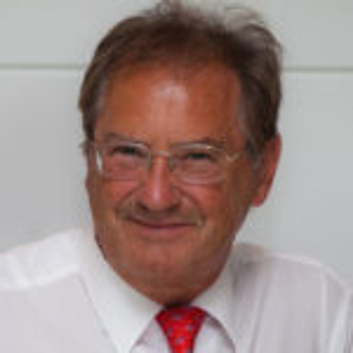 Prof. Dr. Lutz Claes