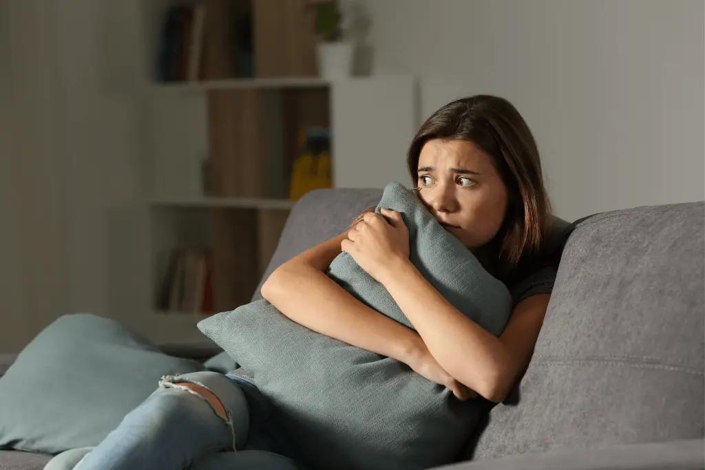 Agoraphobia vs Social Anxiety: Therapist’s Insights