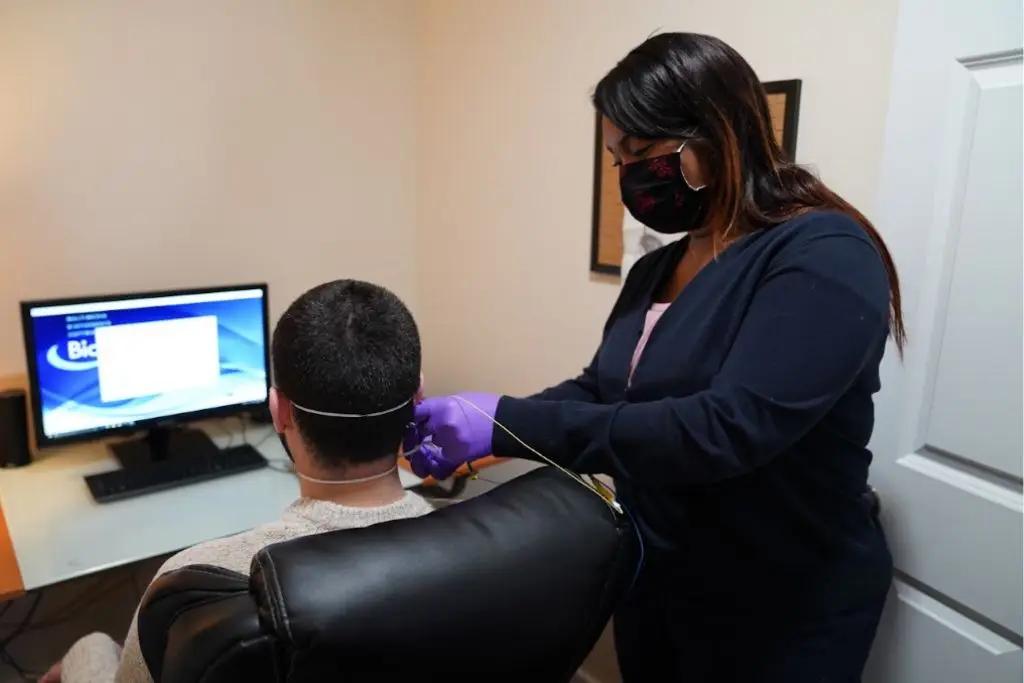 Maximizing Mental Health with EEG Biofeedback Neurofeedback: A Comp...