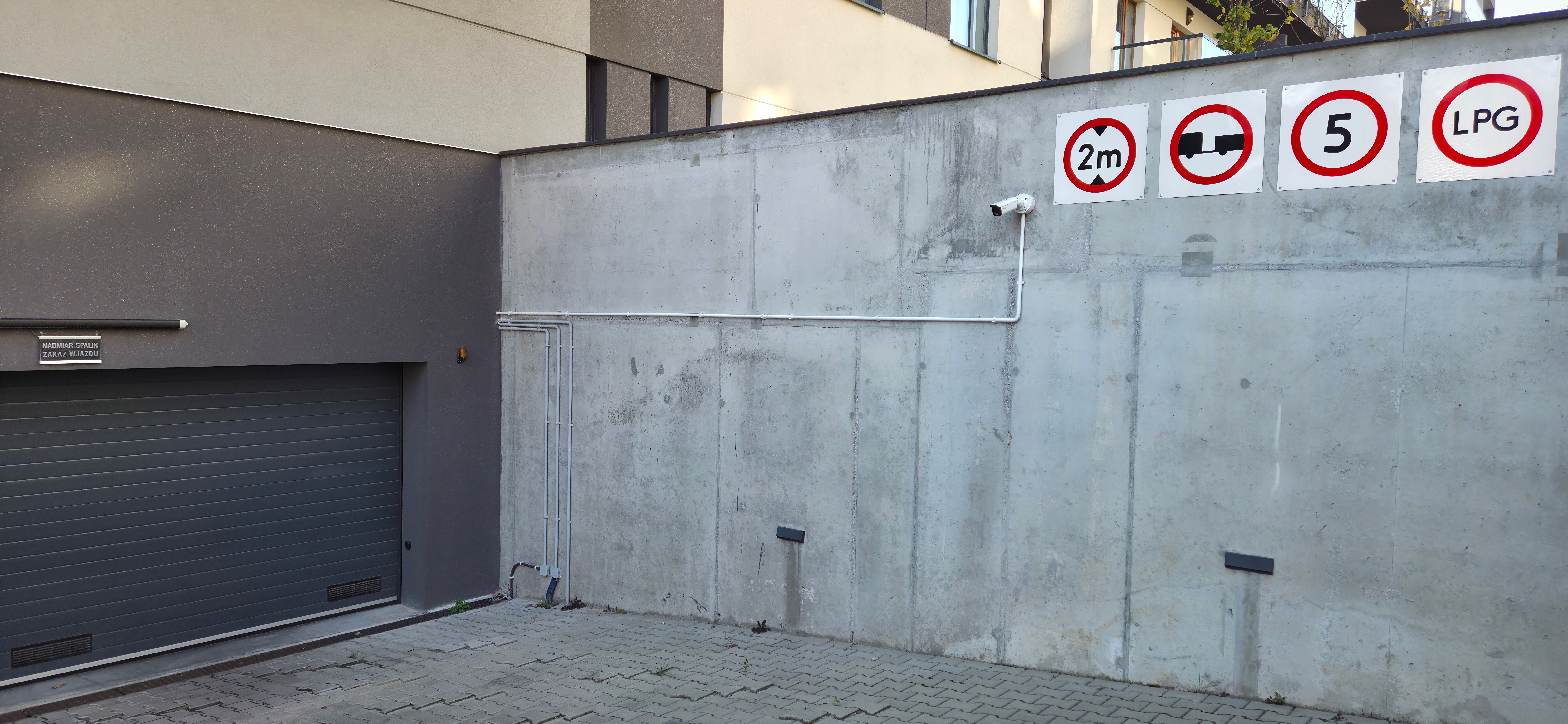 System monitoringu i kontroli dostępu przy wjeździe do garażu podziemnego osiedla mieszkalnego, Instalacja systemów bezpieczeństwa Łódź