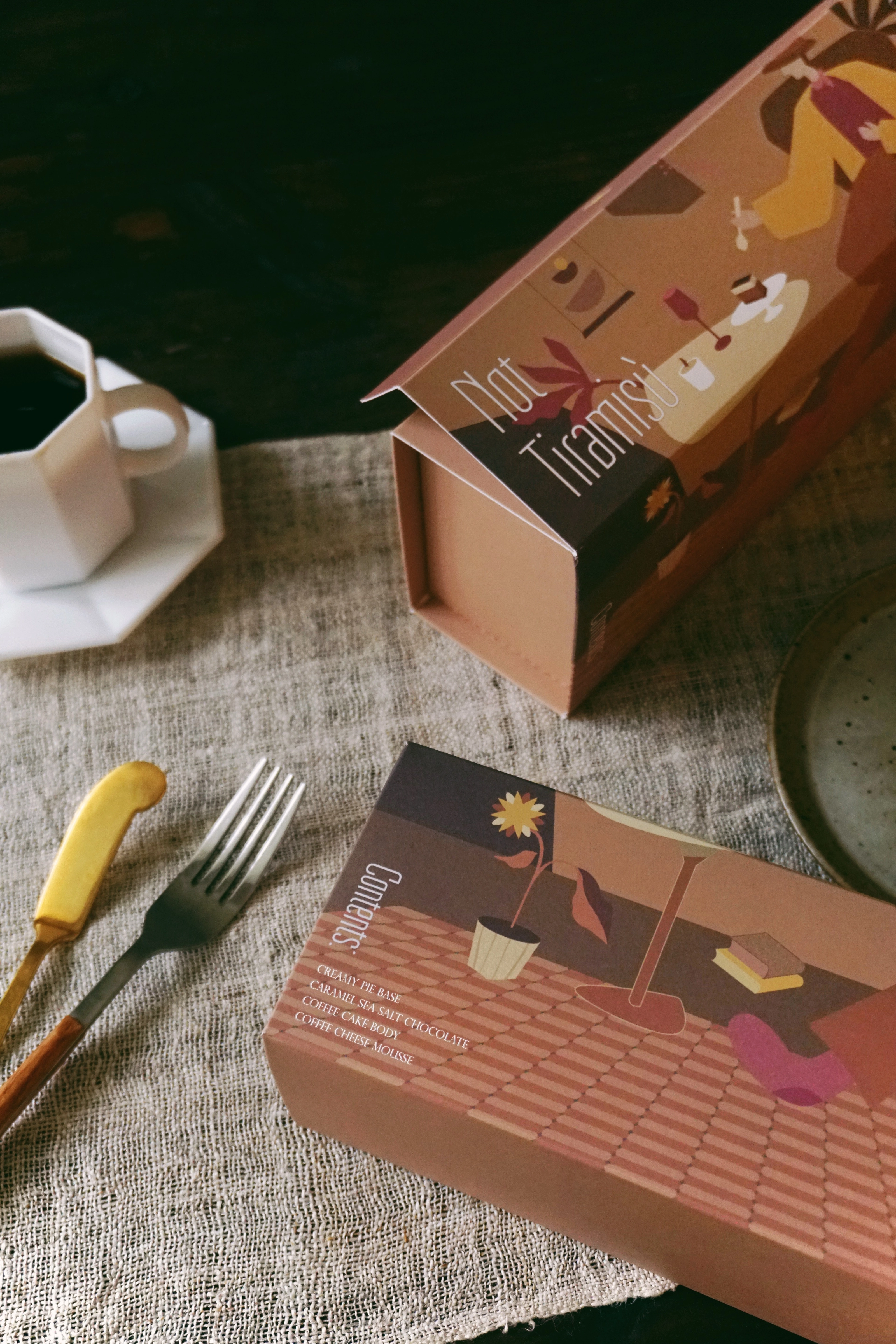 小宅門咖啡－ Matcha Forest & Not Tiramisu 蛋糕包裝