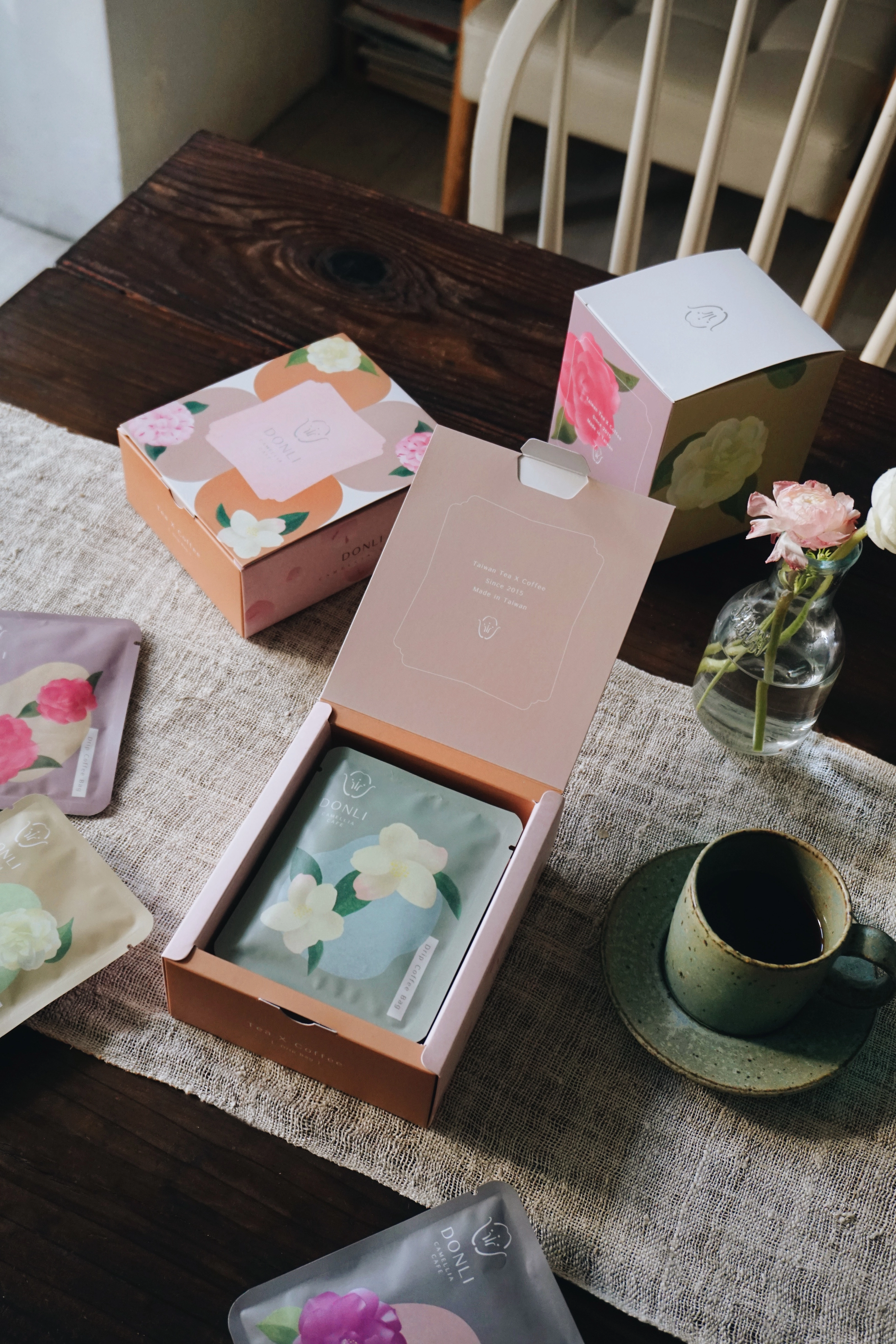 東麗茶花咖啡Donli Camellia Cafe－視覺識別＆包裝設計