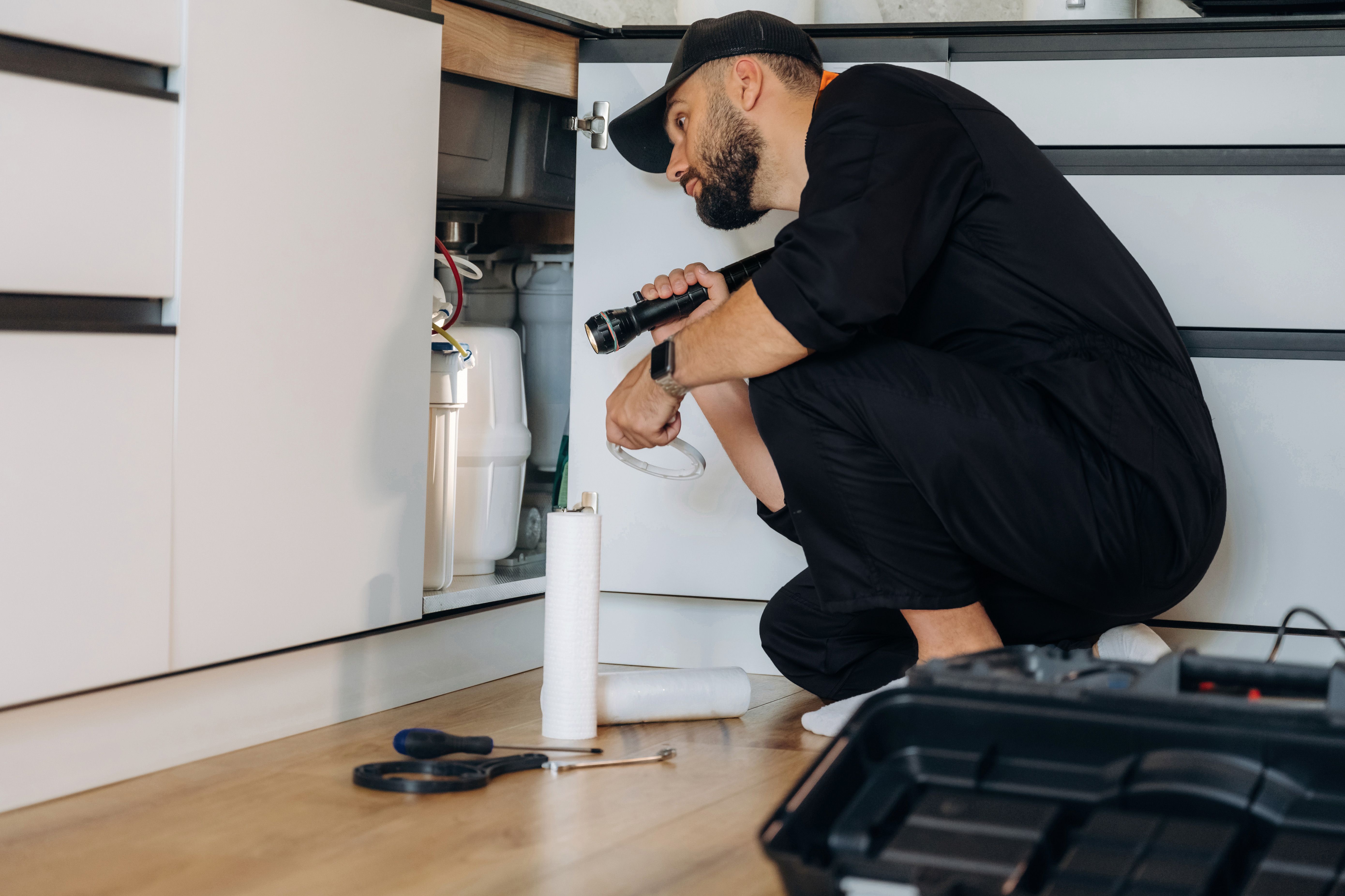 RomMac plumber fixing a sink