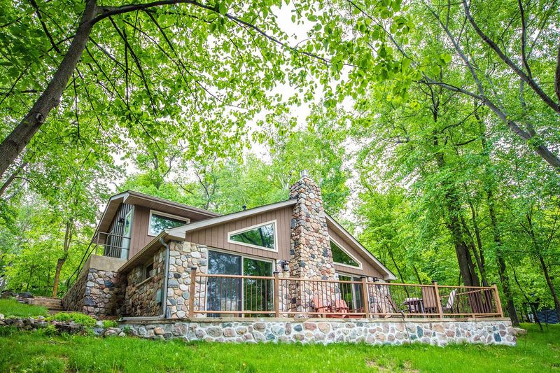 Stone Cabin on Rush — photo 1
