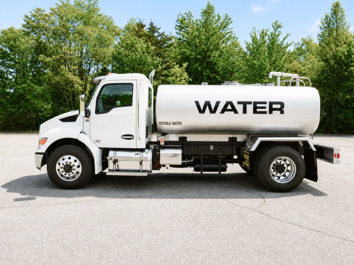 Amthor potable water tanker truck