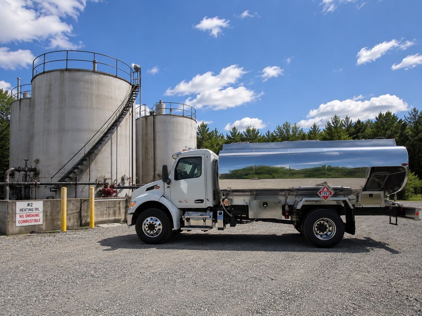 Amthor refined fuel tank truck