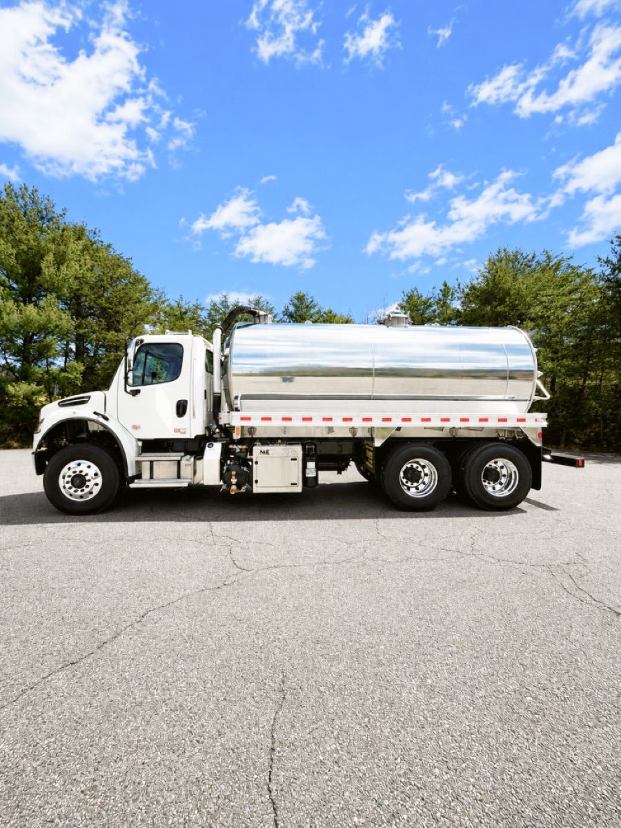 Amthor vacuum tanker truck