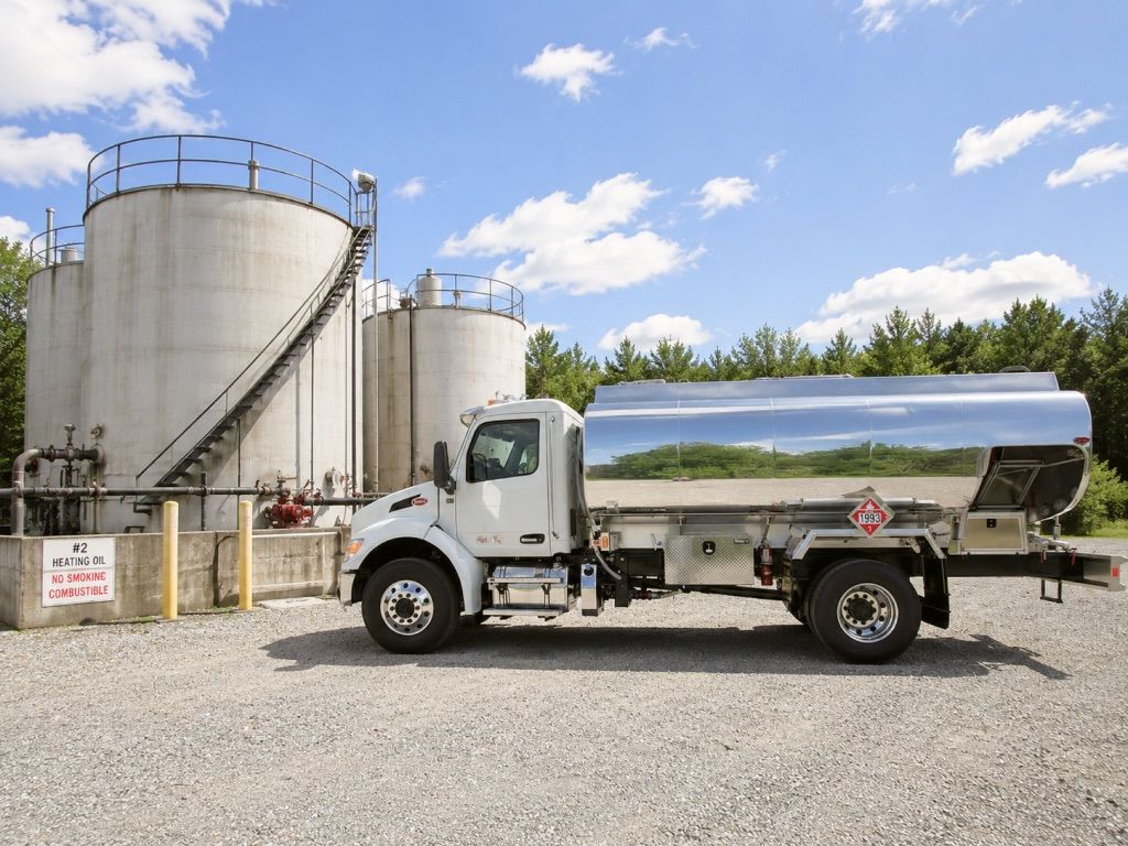 Amthor fuel distribution tanker truck