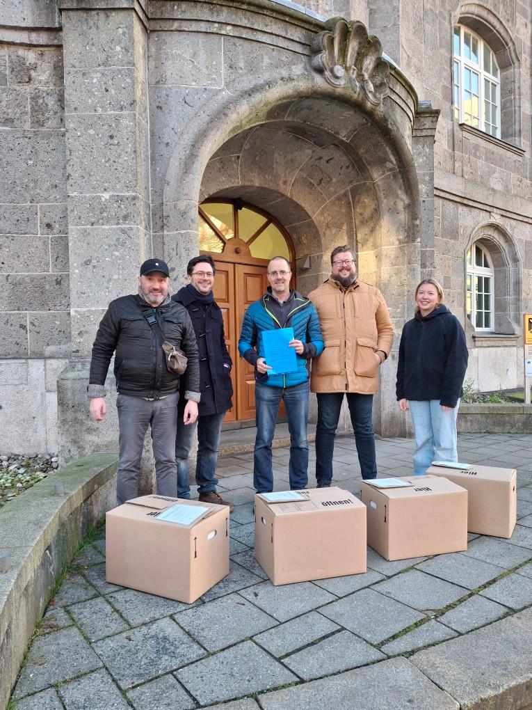 Projektteam übergibt die Genehmigungsunterlagen für den Abschnitt 1.5 ans Eisenbahn-Bundesamt | ABS38