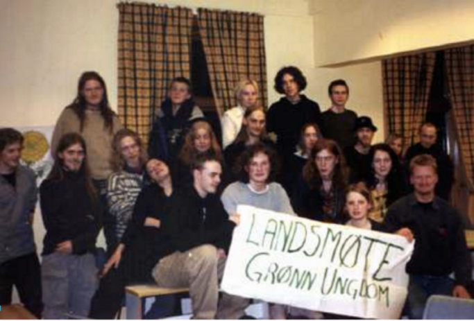 Et gammelt bilde av en gjeng Grønne Ungdommer fra landsmøtet i 2001