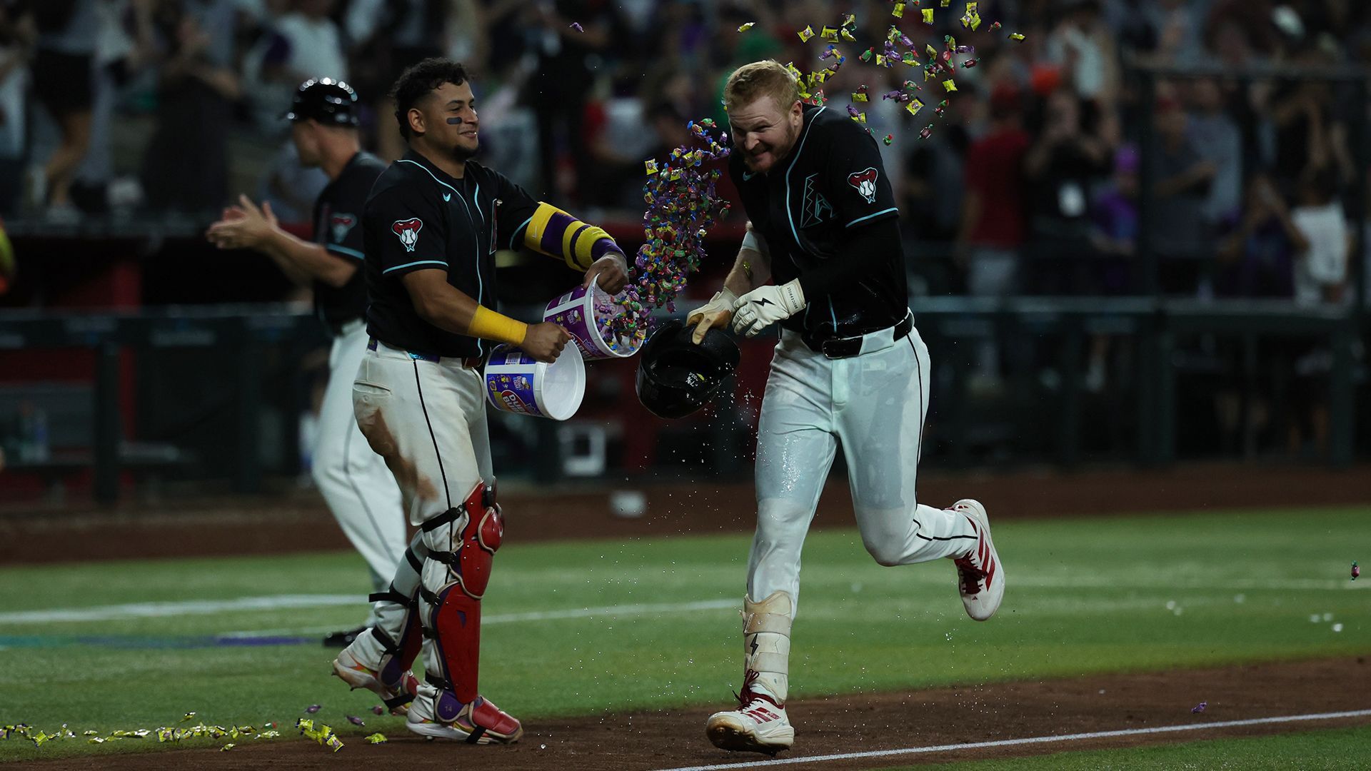 Walk-off! Smith extends D-backs' celebration after ceremony for '01 champs