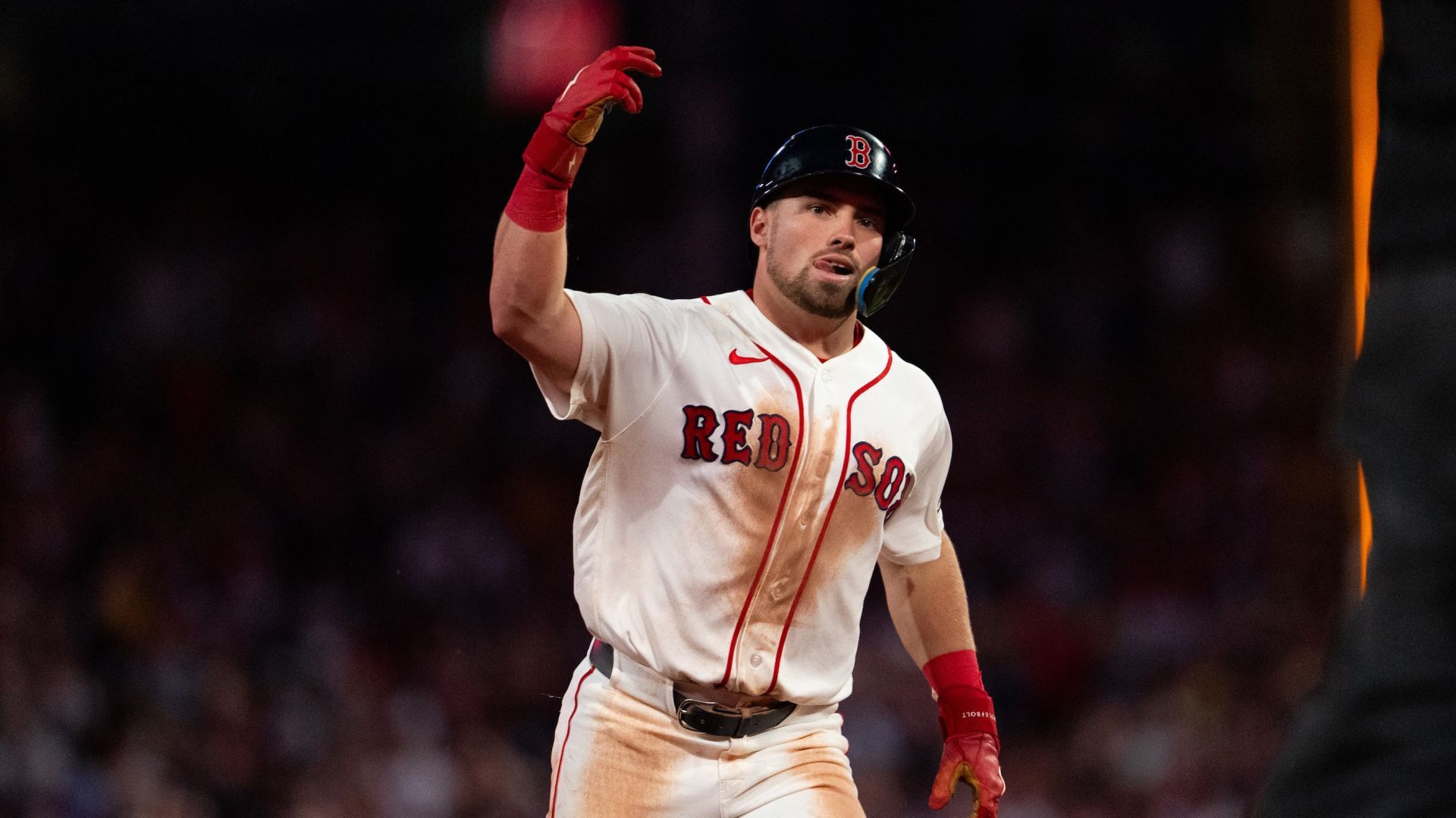 Durbin shrugs at ailing finger, late night -- then slugs go-ahead homer