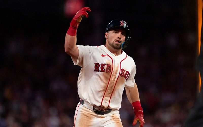 Durbin shrugs at ailing finger, late night -- then slugs go-ahead homer