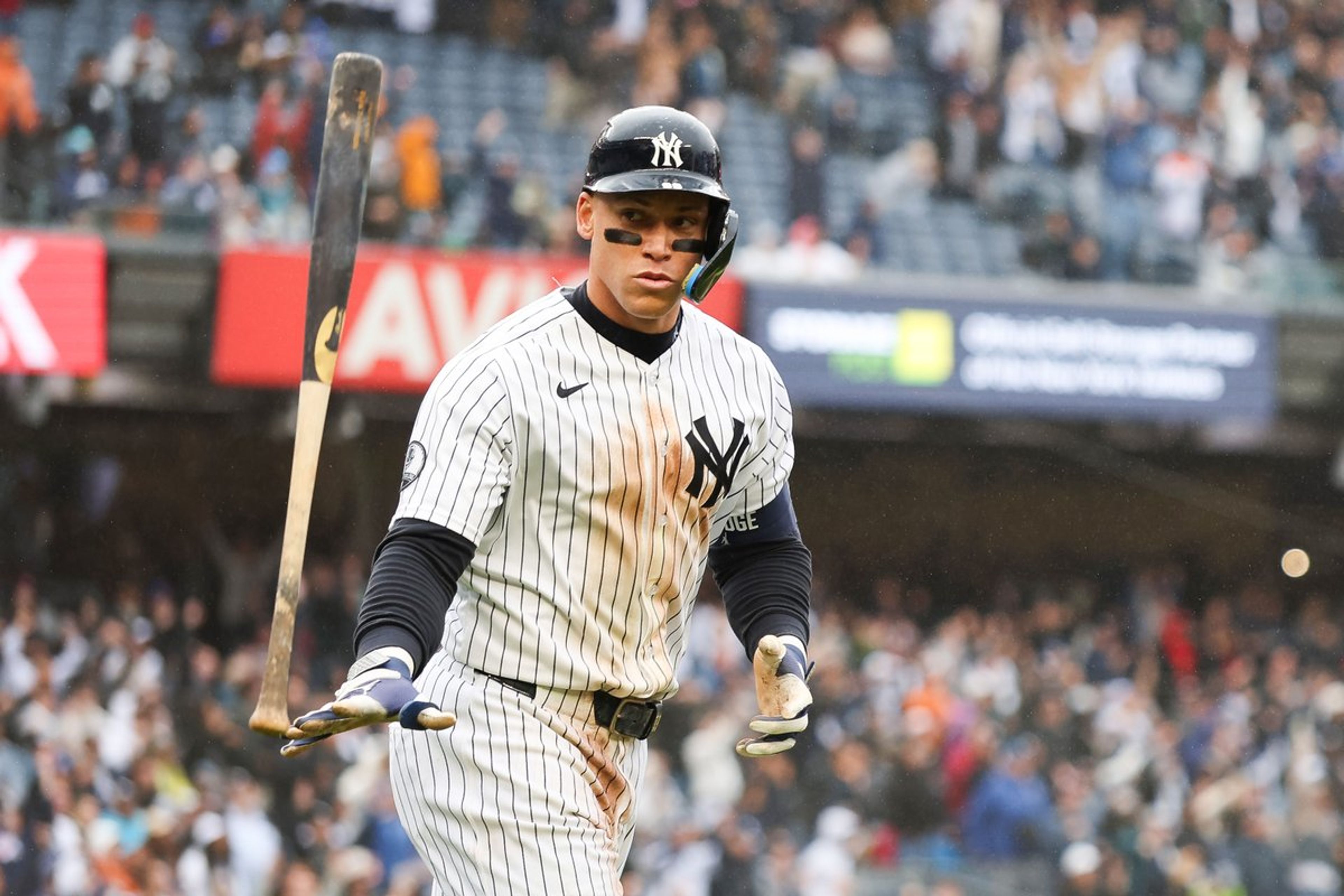 @MLB on X: AARON JUDGE ENDS IT 👨‍⚖️ WALK-OFF HOME RUN IN THE BRONX
