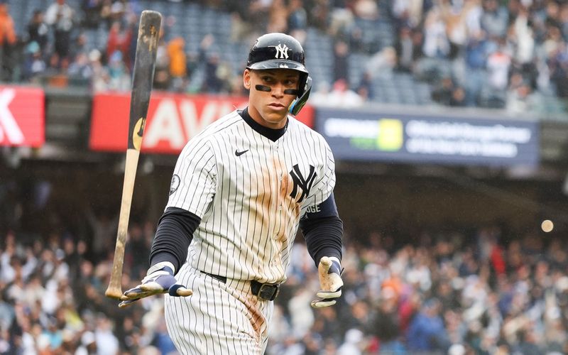 @MLB on X: AARON JUDGE ENDS IT 👨⚖️ WALK-OFF HOME RUN IN THE BRONX