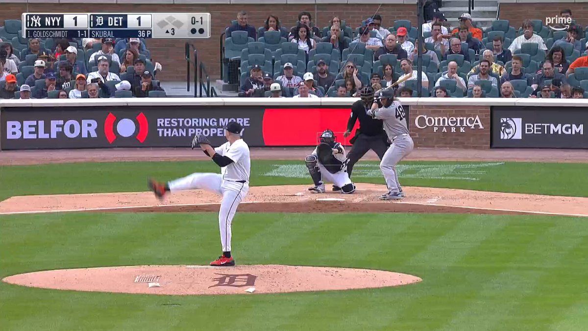 @MLB on X: Paul Goldschmidt launches his second homer of the game!

This one traveled 427 FEET 💪