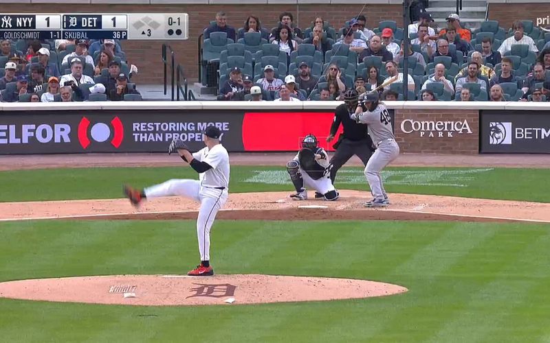 @MLB on X: Paul Goldschmidt launches his second homer of the game!
This one traveled 427 FEET 💪