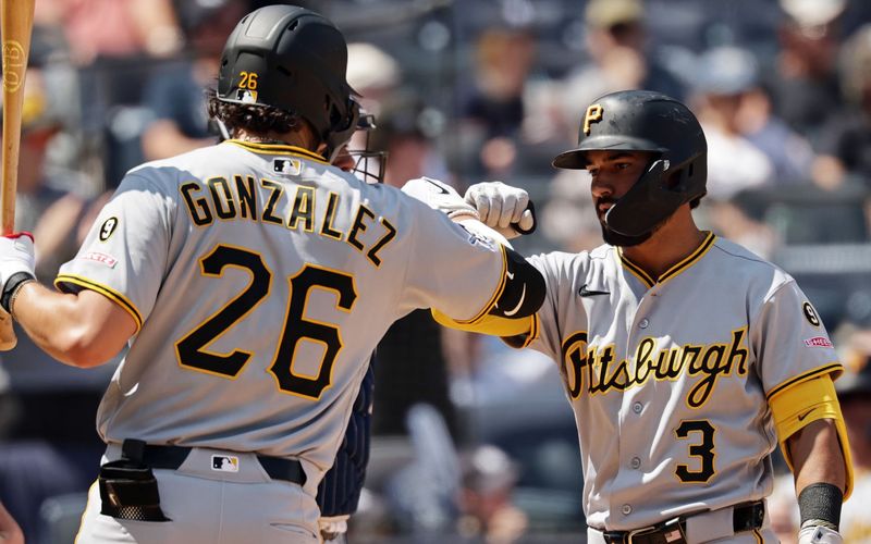 Bucs absorb Yanks' late surge, rally in 10th for win in Bronx