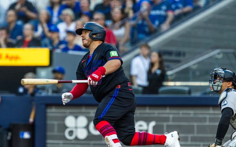 Kirk boosts Blue Jays' offense with 3 hits in return from IL
