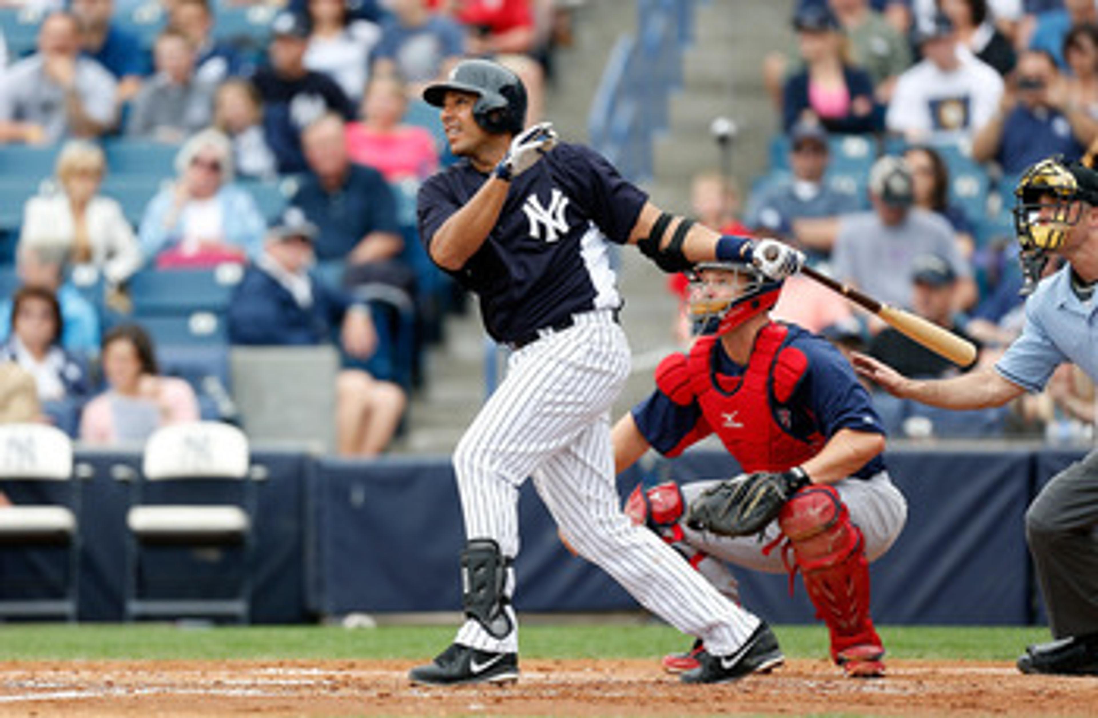Yankees release Juan Rivera