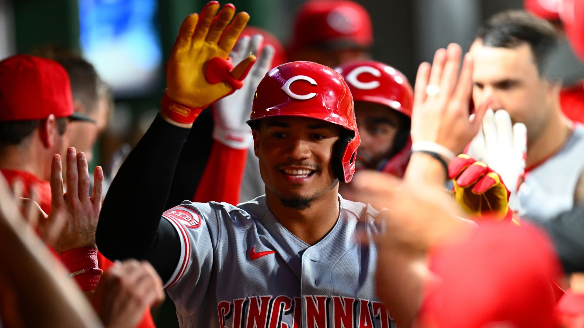 Hot off the bench, Marte supplies Reds' game-winning blast