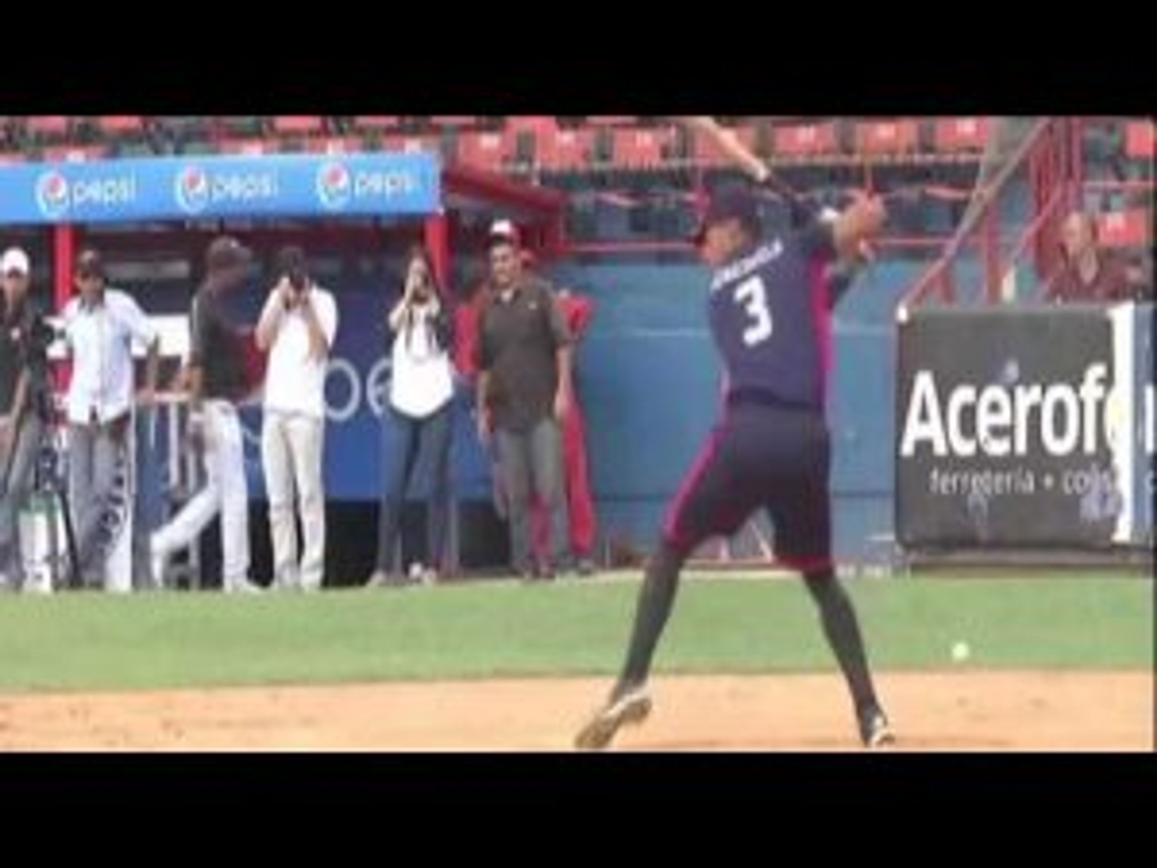 Yankees sign five international free agents
