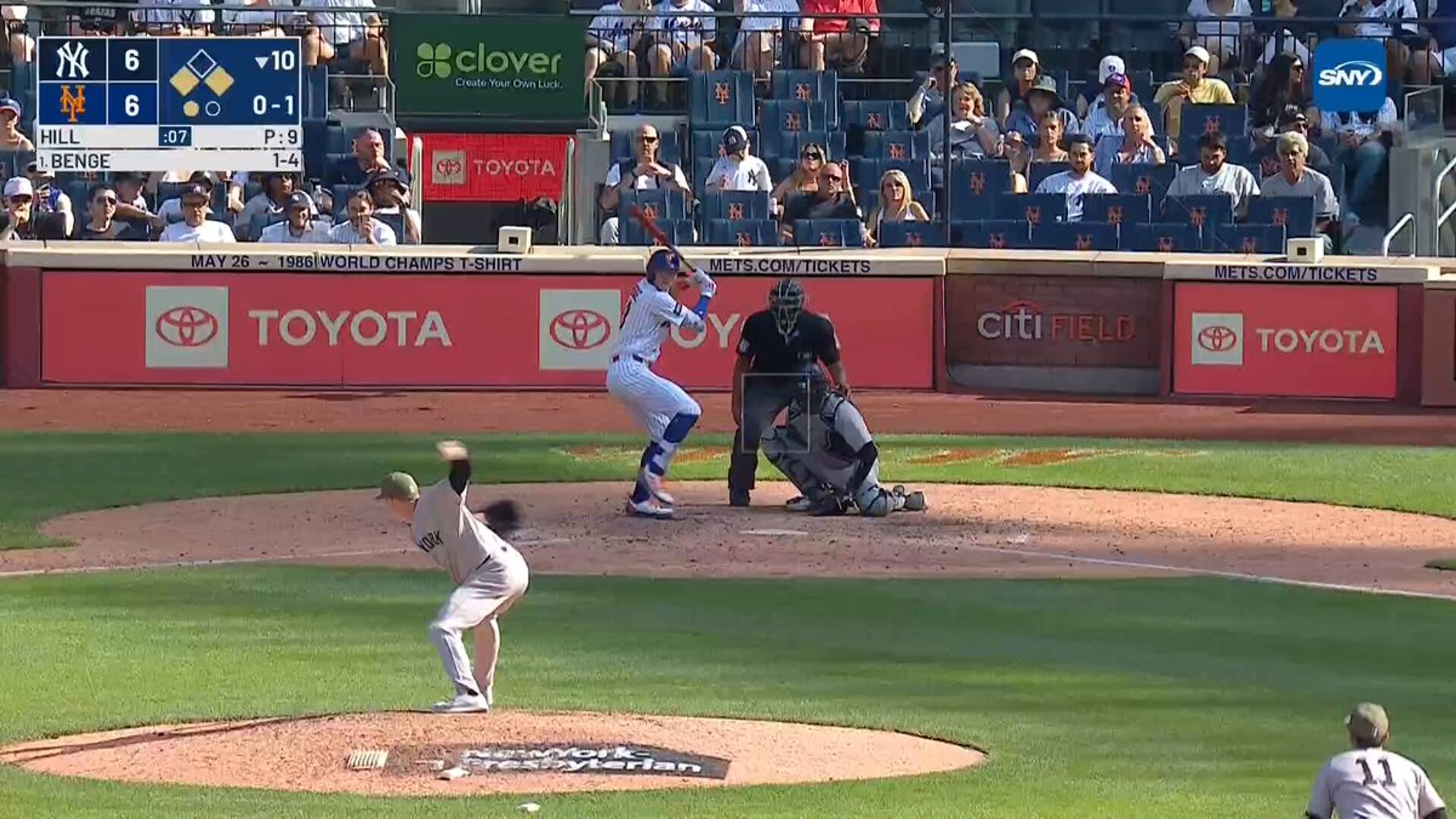 @MLB on X: CARSON BENGE WALKS IT OFF 🔥 The @Mets take the series from the Yankees!