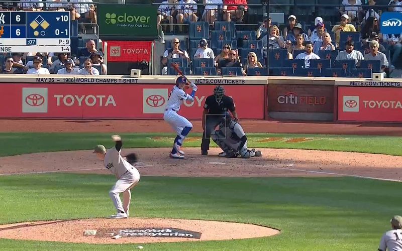 @MLB on X: CARSON BENGE WALKS IT OFF 🔥 The @Mets take the series from the Yankees!