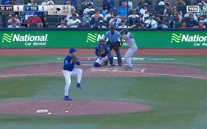 @MLB on X: GOLDY IN THE CLUTCH ‼️
Paul Goldschmidt gives the @Yankees the lead in the ninth!