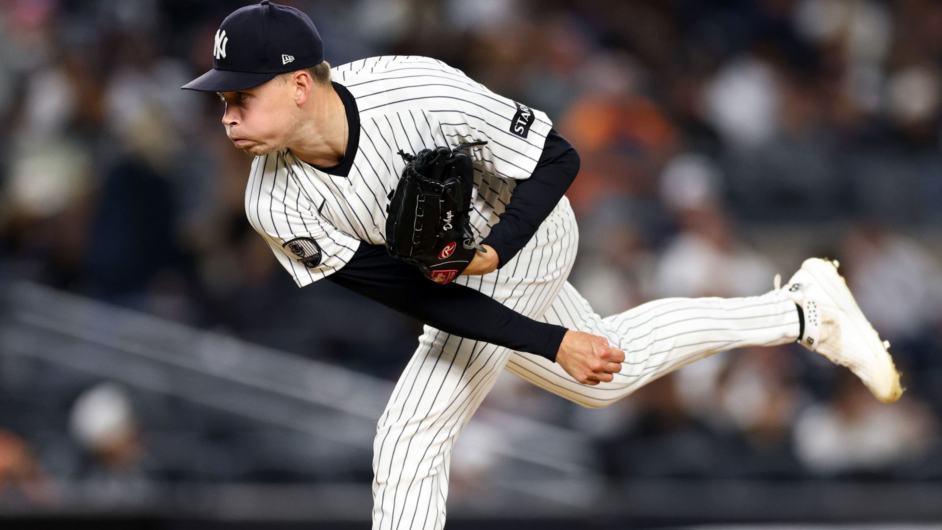 Warren dominates out of 'pen in possible preview of playoff role