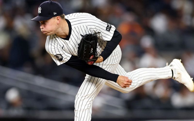 Warren dominates out of 'pen in possible preview of playoff role
