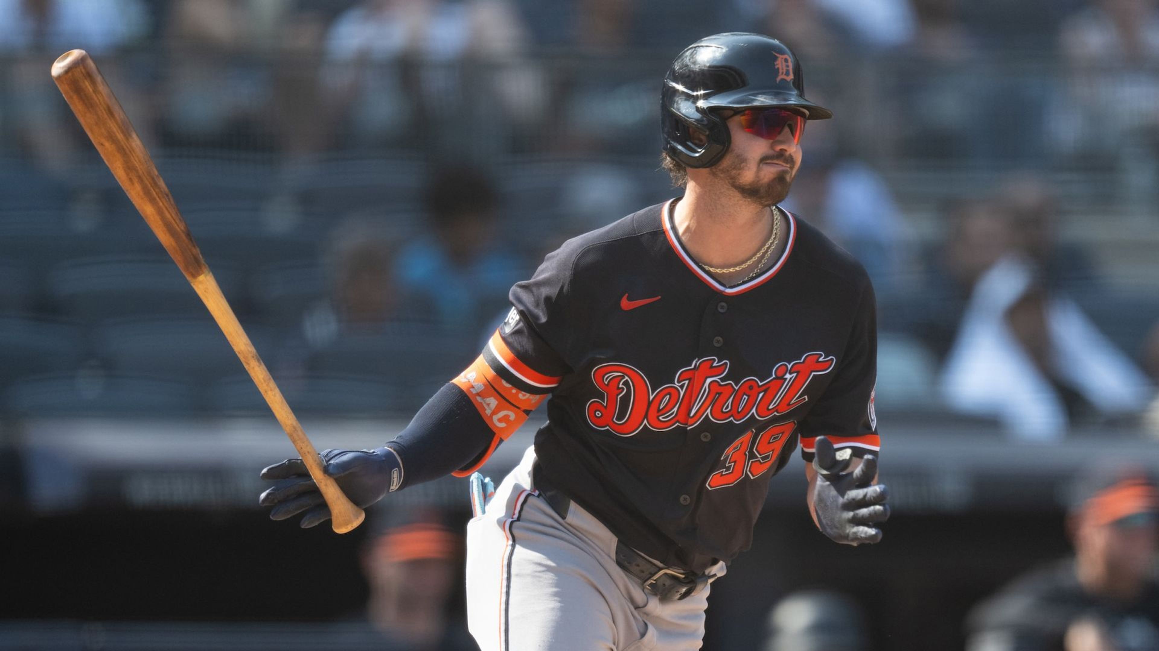Tigers score 4 in 11th to finish off their first Bronx sweep since '08