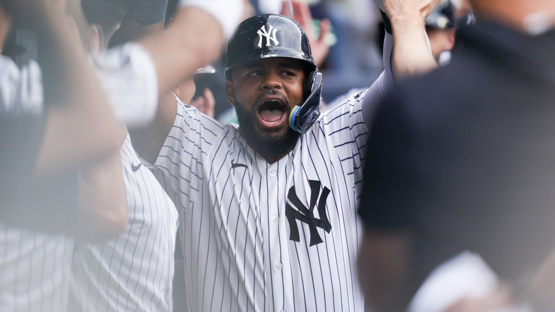 Ramos' first HR as a Yankee helps Bombers win season series vs. Red Sox