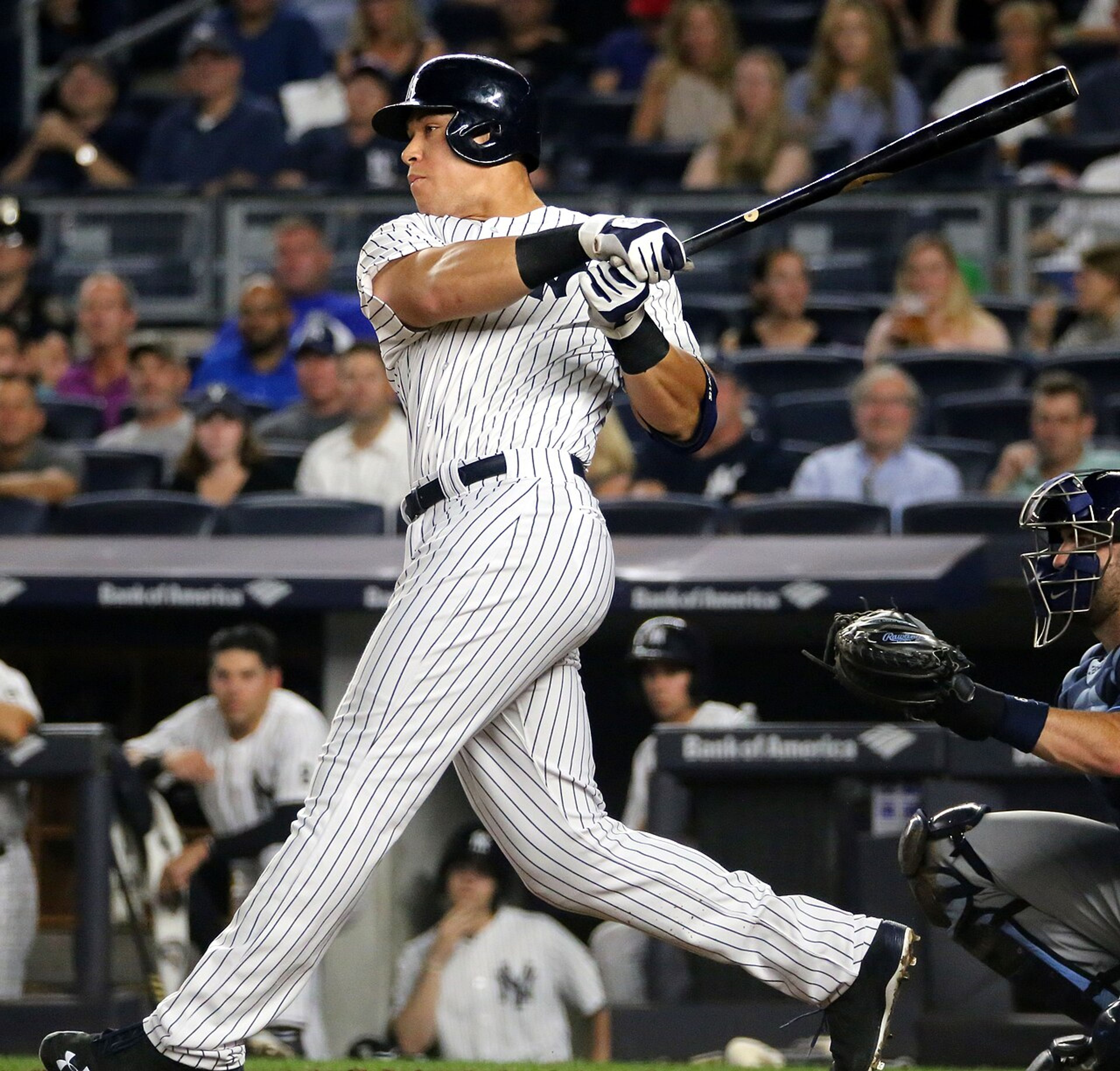 Are the Yankees favorites to sign Bryce Harper? One MLB insider thinks so
