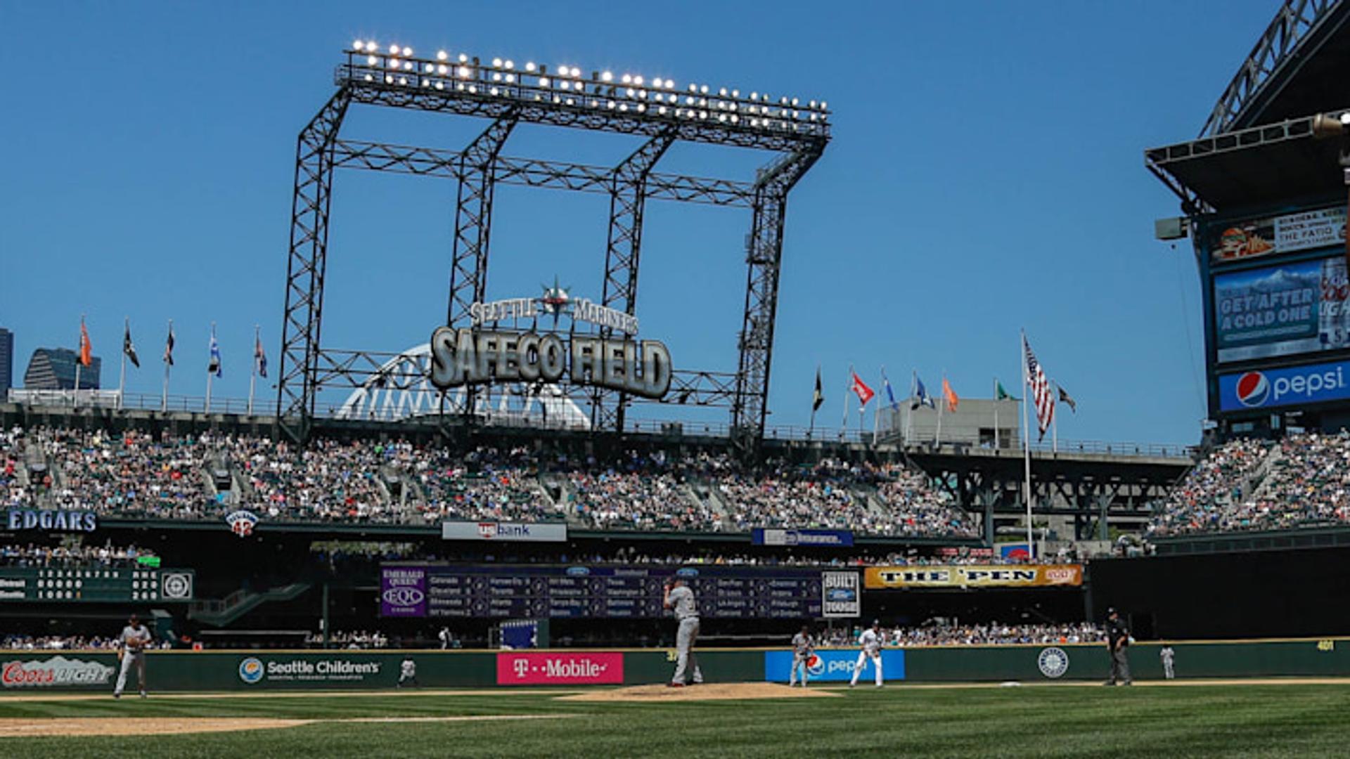 Yankees interested in second base help