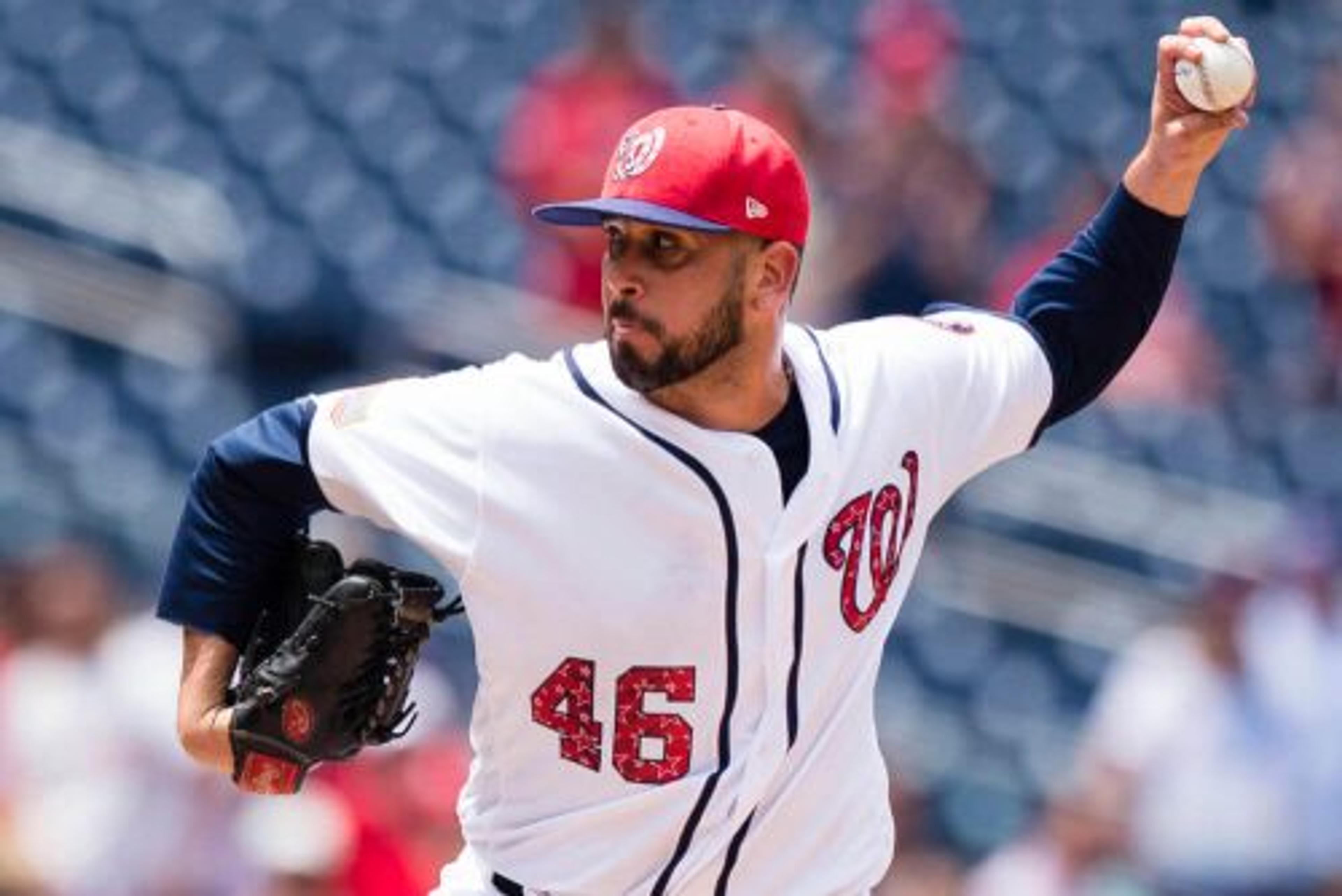 Yankees sign LHP Oliver Perez to a Minor League deal
