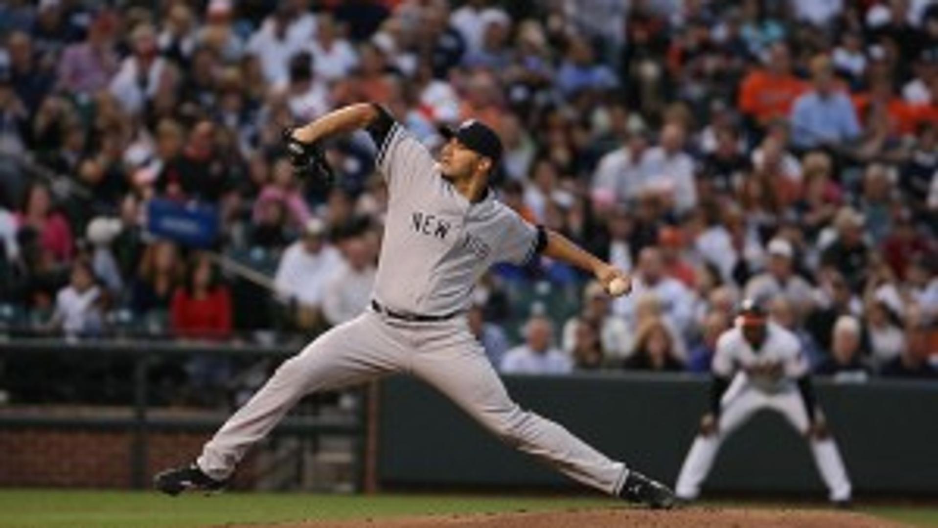 Yankees Game 3: Pettitte provides 8 for first W