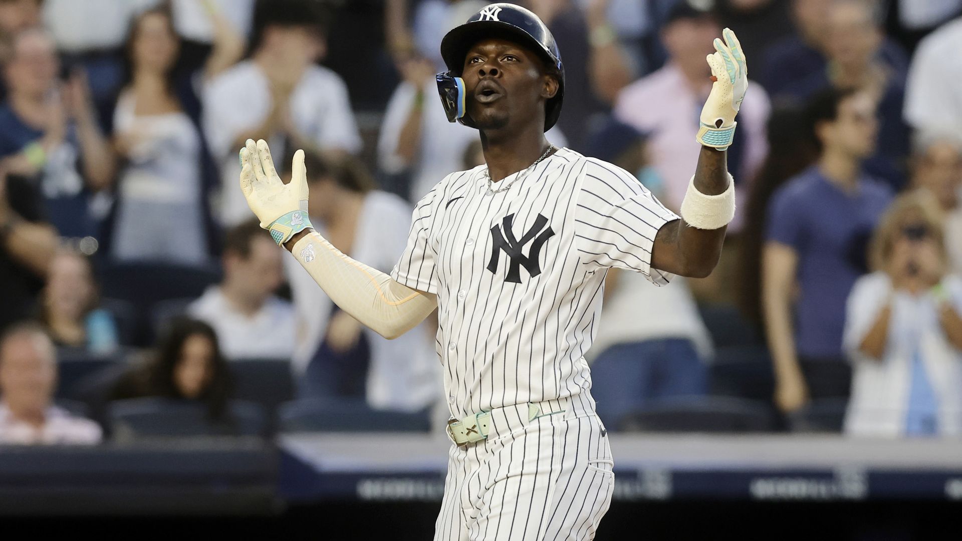 Jazz stays hot, socks 2 HRs to power Yanks after pep talk from Judge, Volpe