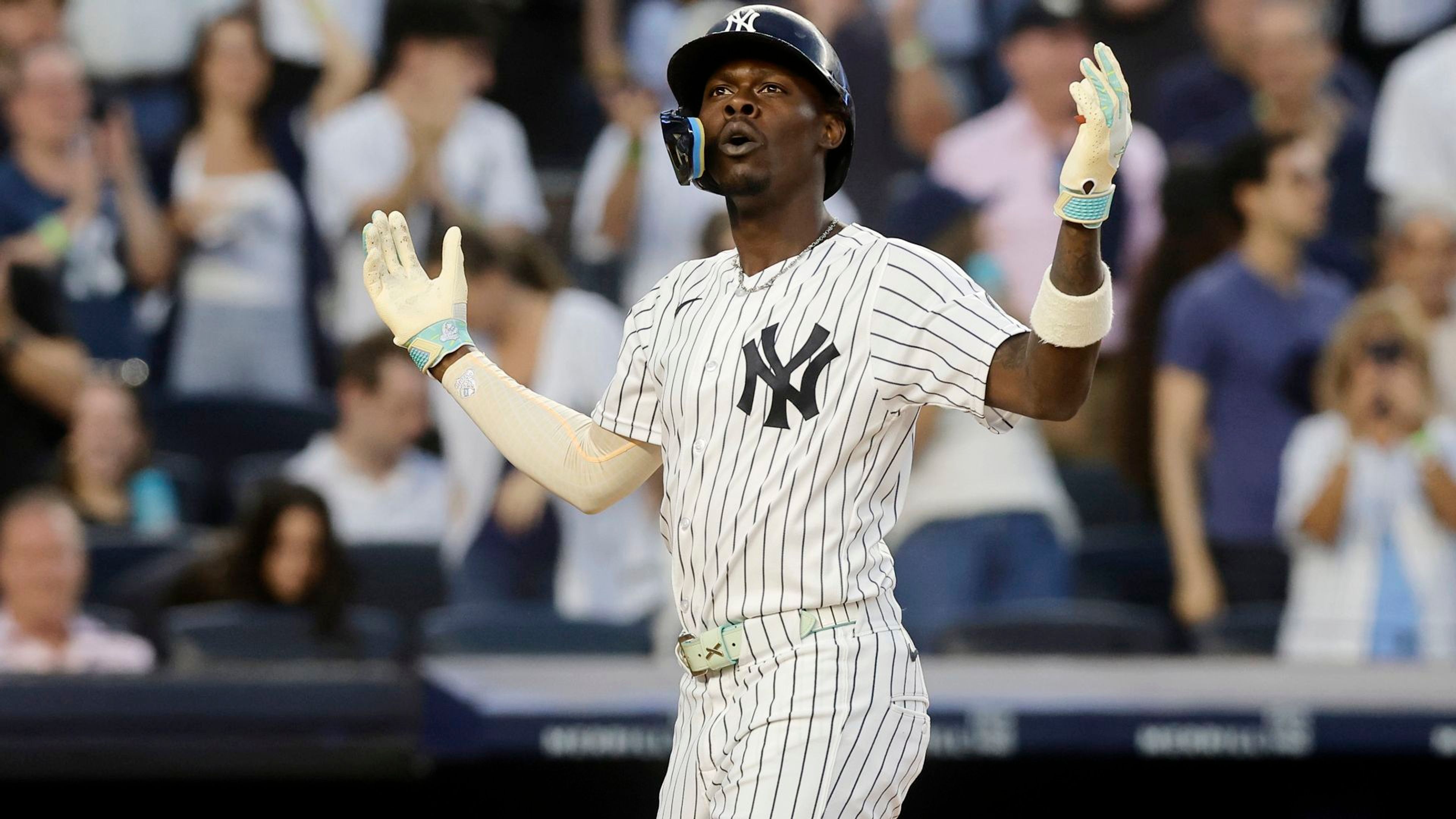 Jazz stays hot, socks 2 HRs to power Yanks after pep talk from Judge, Volpe