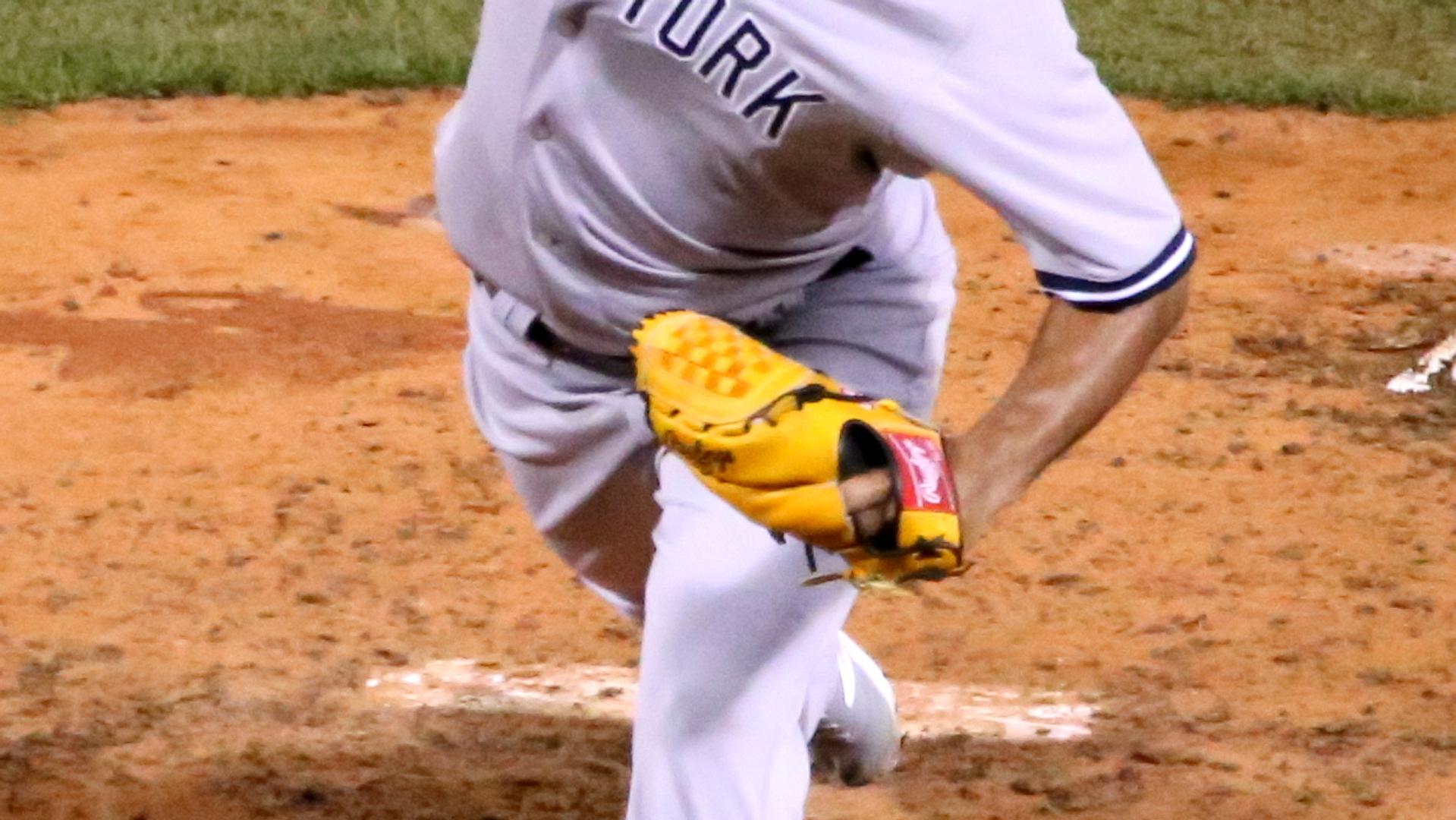 Yankees outright Rogers off roster