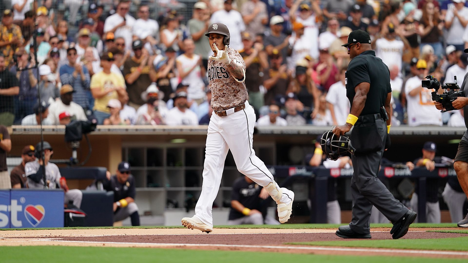 Padres hit back-to-back-to-back HRs to start game for 2nd time in franchise history