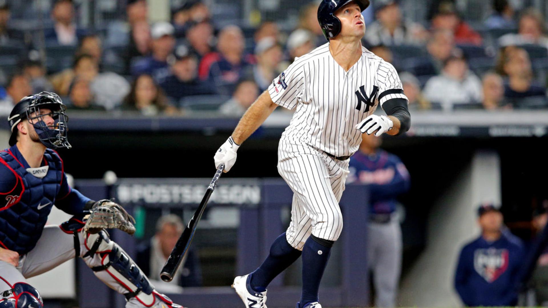 Yankees re-sign Brett Gardner
