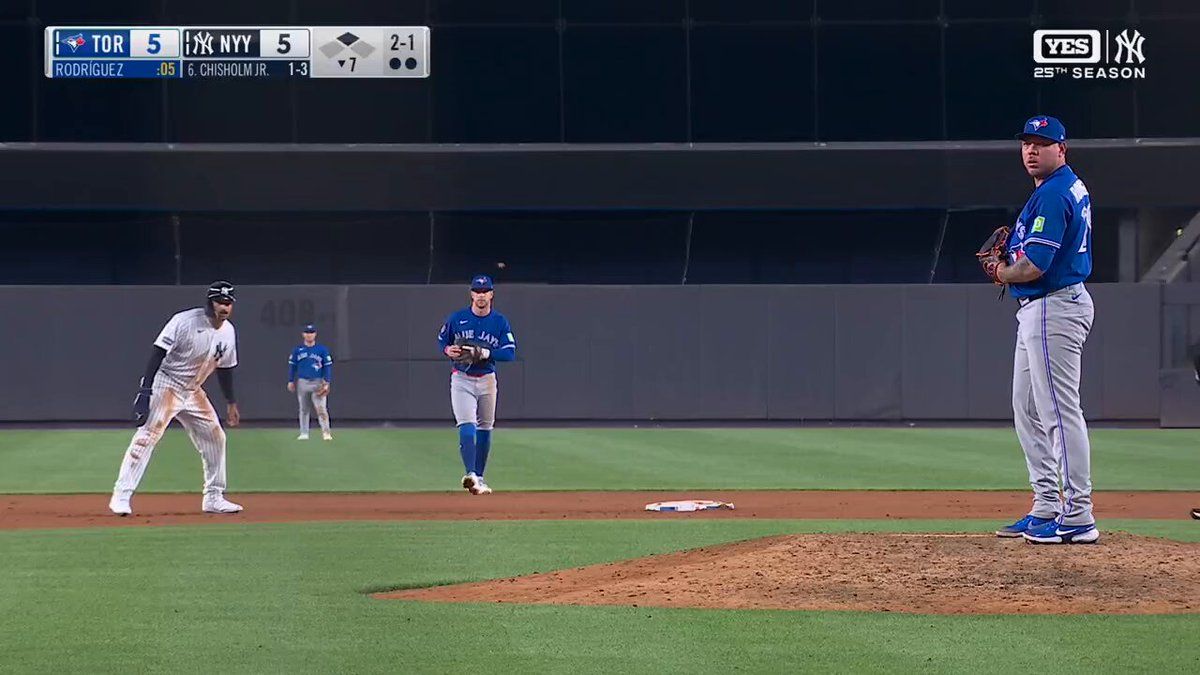 @snyyankees on X: JAZZ CHISHOLM JR. OFF THE LEFT FIELD FOUL POLE FOR THE LEAD!