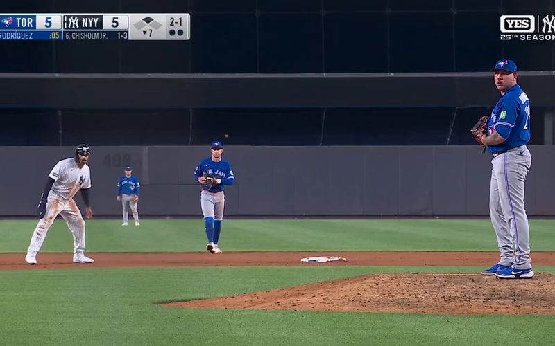 @snyyankees on X: JAZZ CHISHOLM JR. OFF THE LEFT FIELD FOUL POLE FOR THE LEAD!