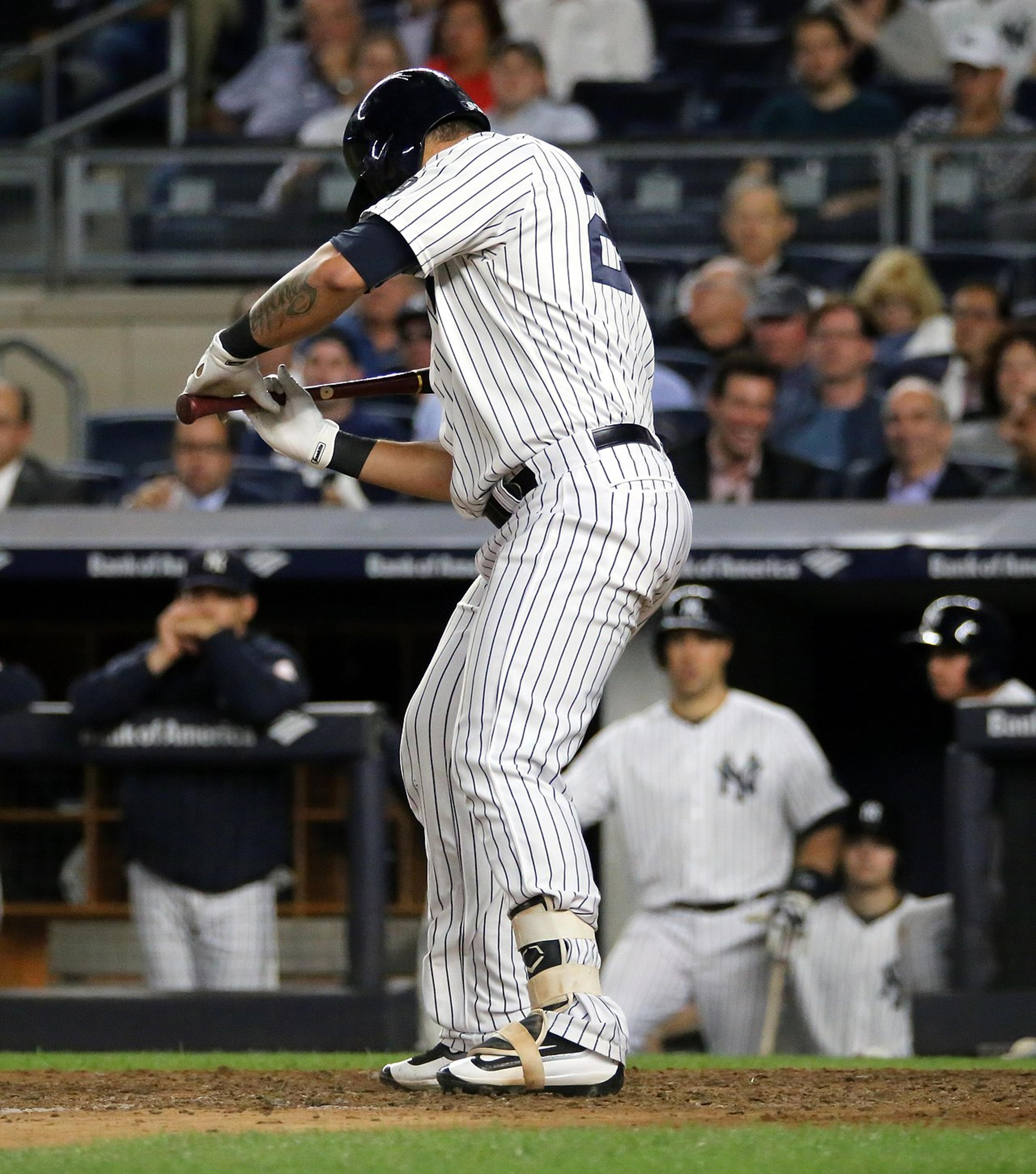 Yankees' skipper Joe Girardi gives Gary Sanchez earful for defensive blunders
