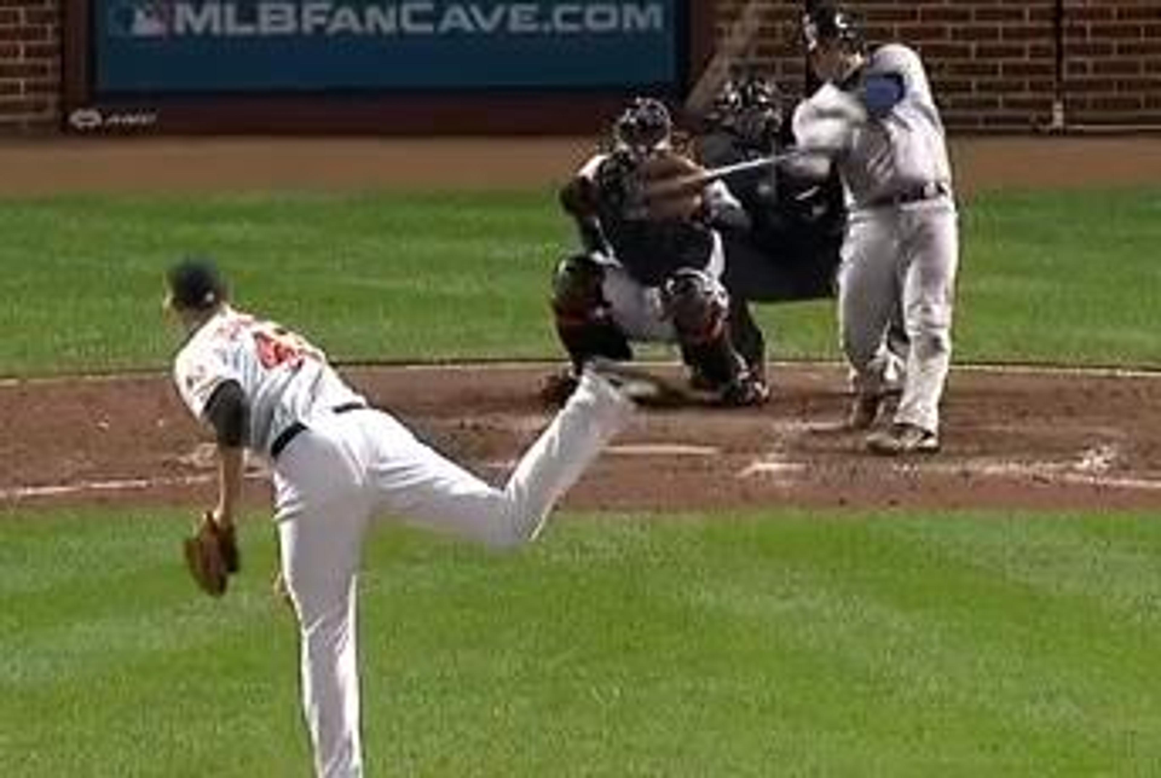 Yankees ALDS Game 1: Martin breaks tie in 9th